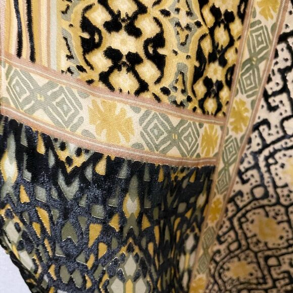 Newā
Free People Beguiled Patchwork KimonoāJacket one size 
Velvet Burno⦠- Picture 5 of 11